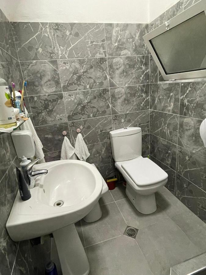 Apartament Gjergji Sarandë エクステリア 写真