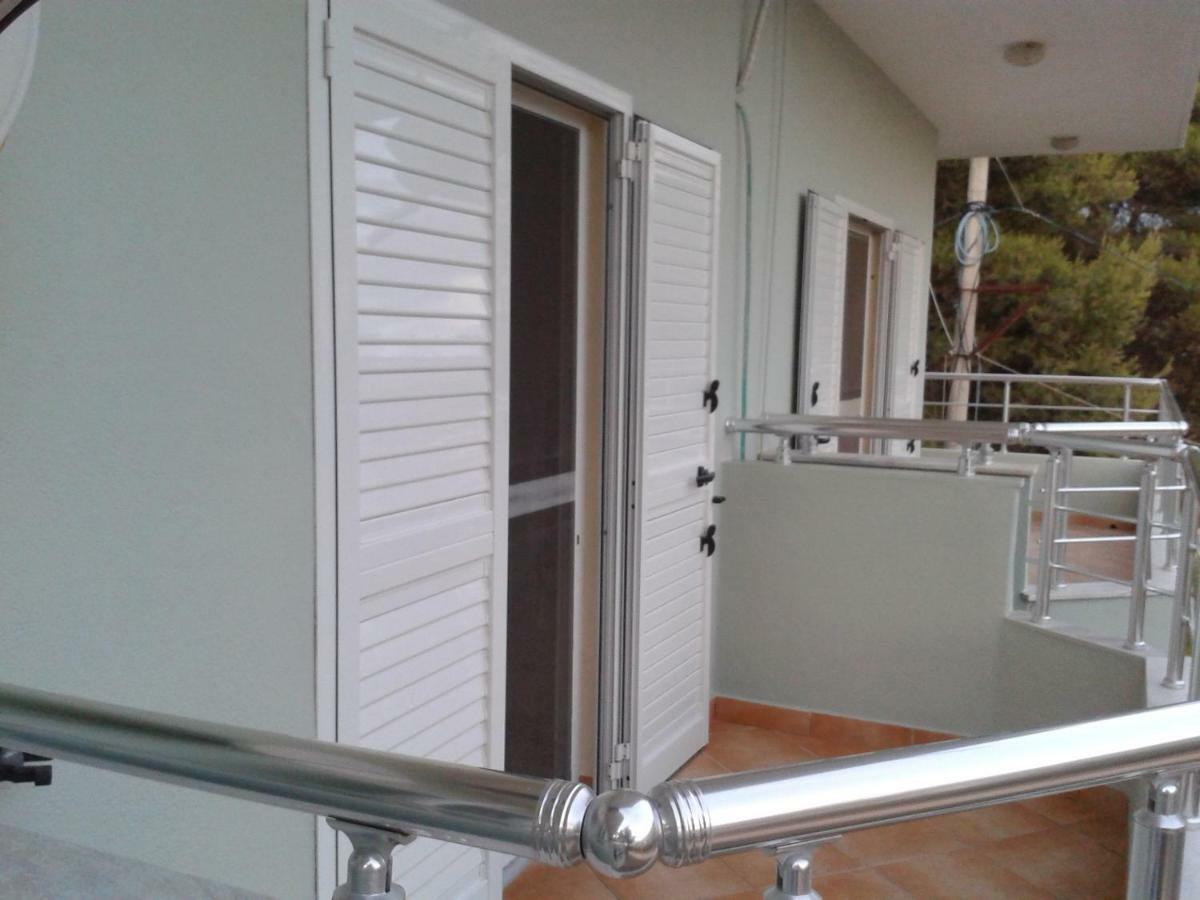 Apartament Gjergji Sarandë エクステリア 写真